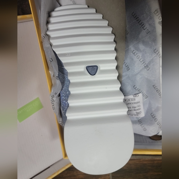 Fashion Sneaker - Picture 4 of 4